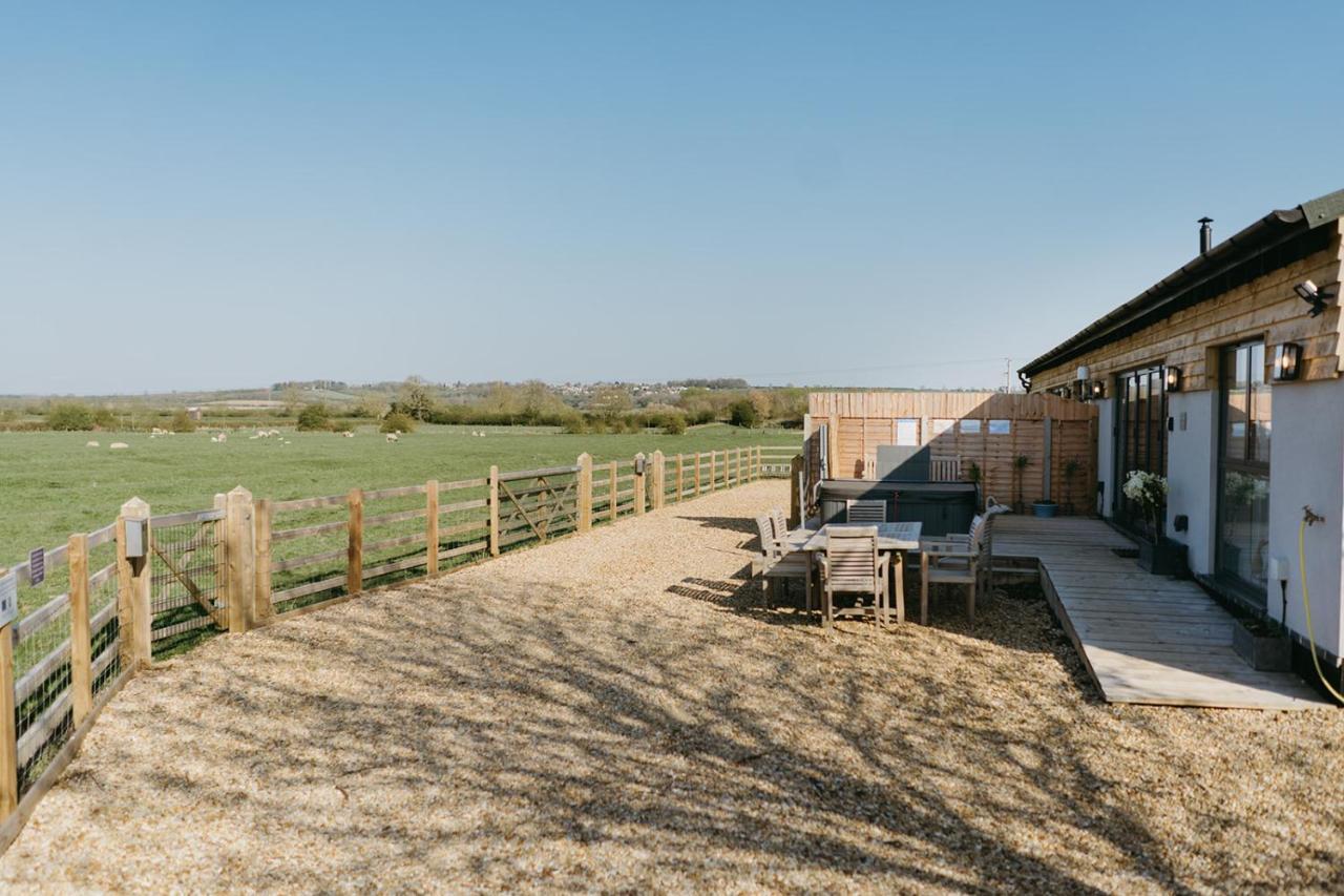 Hen With Hot Tubs - Big Drift And Fairchilds Barn