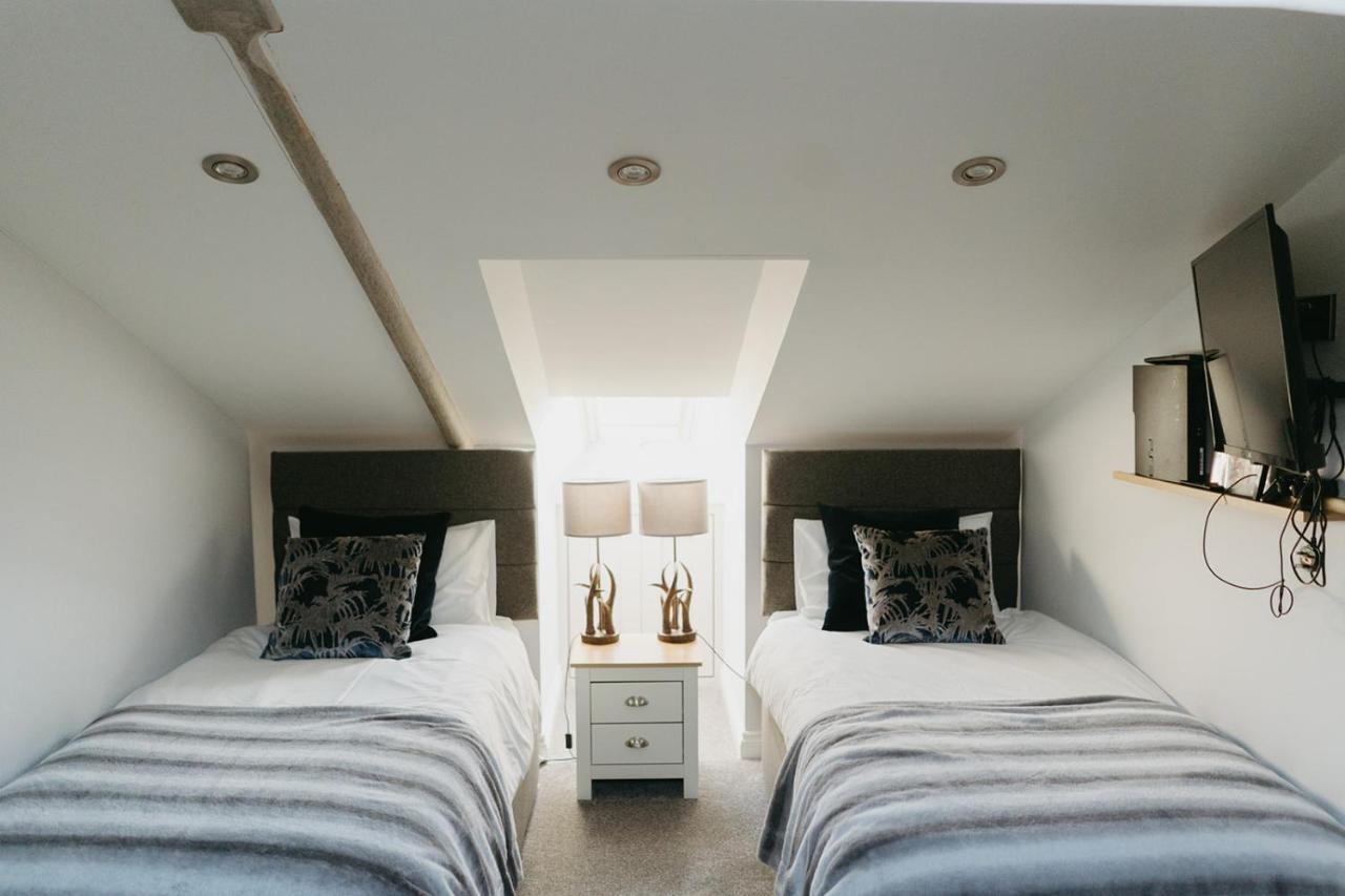 Vakantiehuis Hen With Hot Tubs - Big Drift And Fairchilds Barn Caldecott