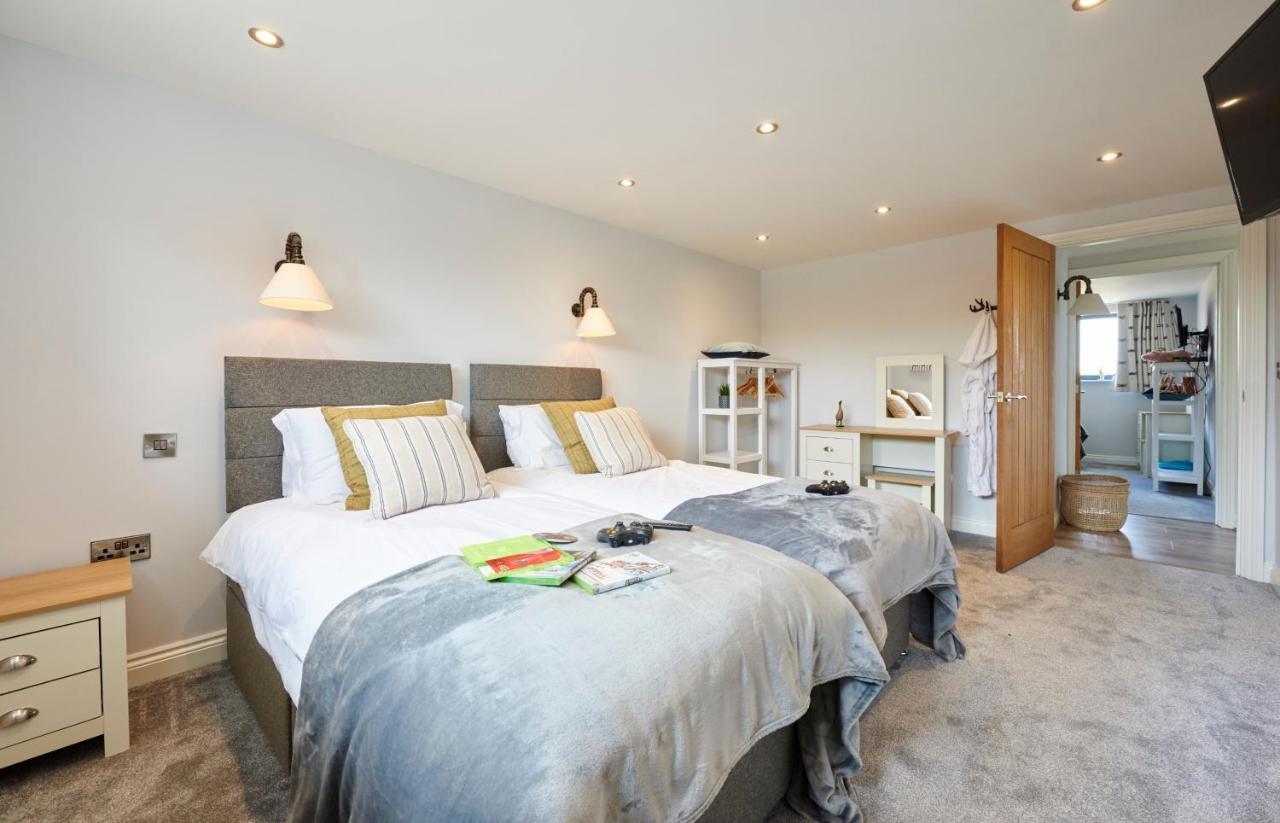 Holiday home Hen With Hot Tubs - Big Drift And Fairchilds Barn Caldecott