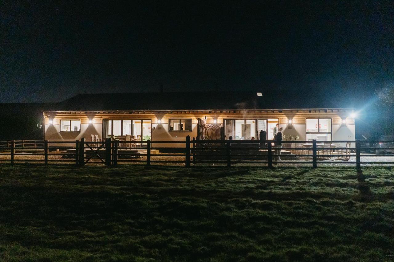 Hen With Hot Tubs - Big Drift And Fairchilds Barn Holiday home