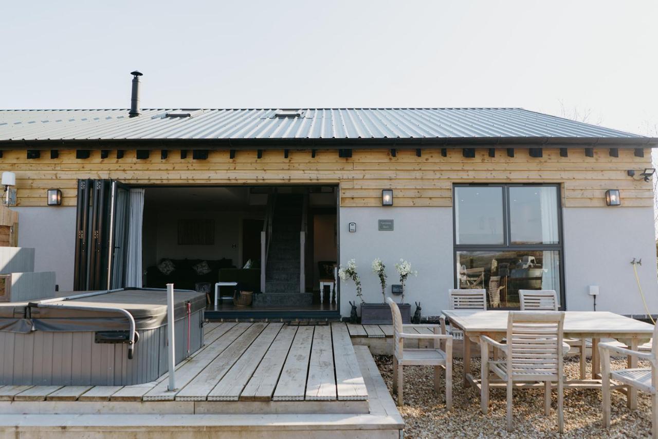 Hen With Hot Tubs - Big Drift And Fairchilds Barn Holiday home