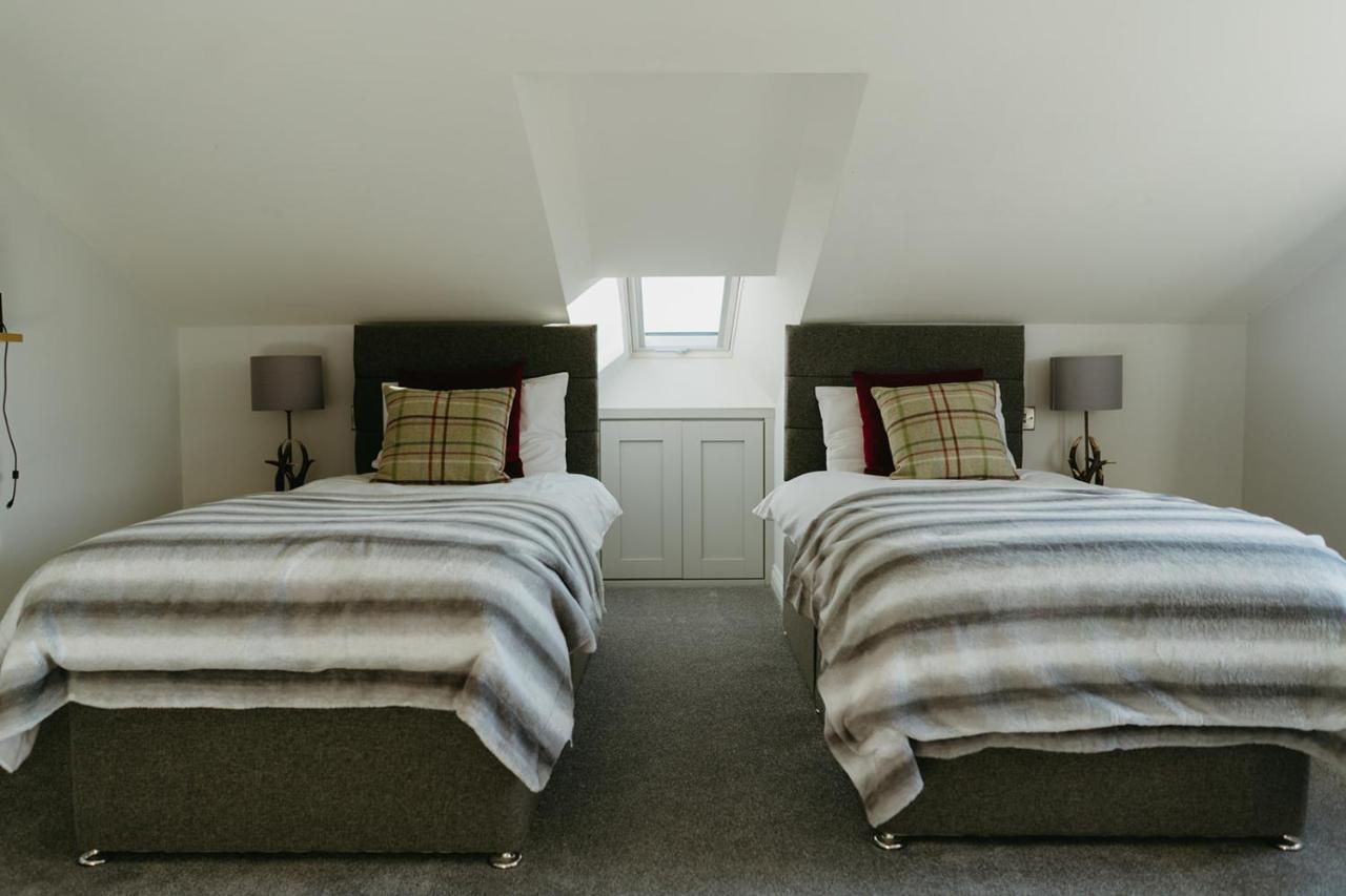 Holiday home Hen With Hot Tubs - Big Drift And Fairchilds Barn Caldecott