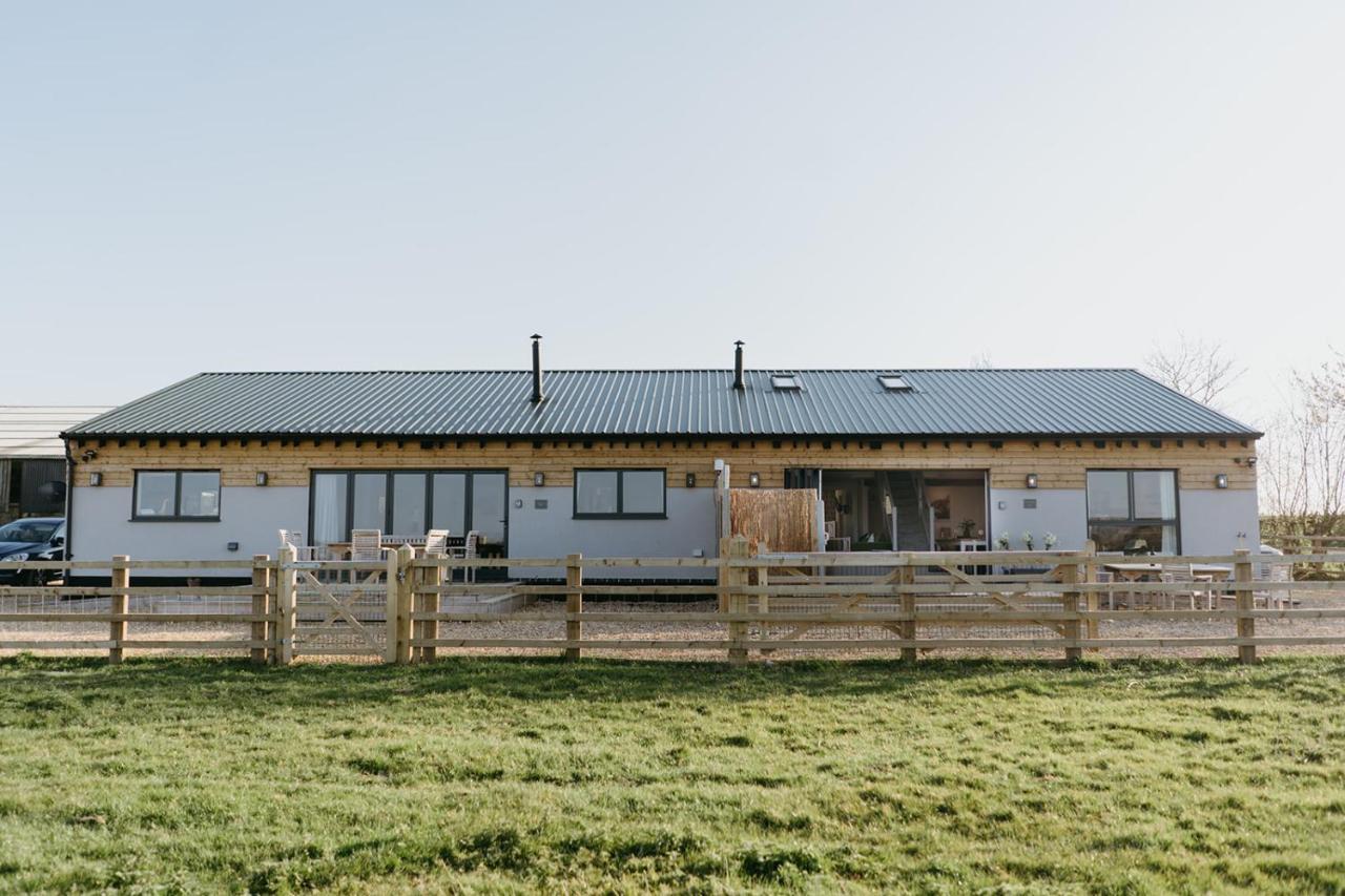 Hen With Hot Tubs - Big Drift And Fairchilds Barn Caldecott